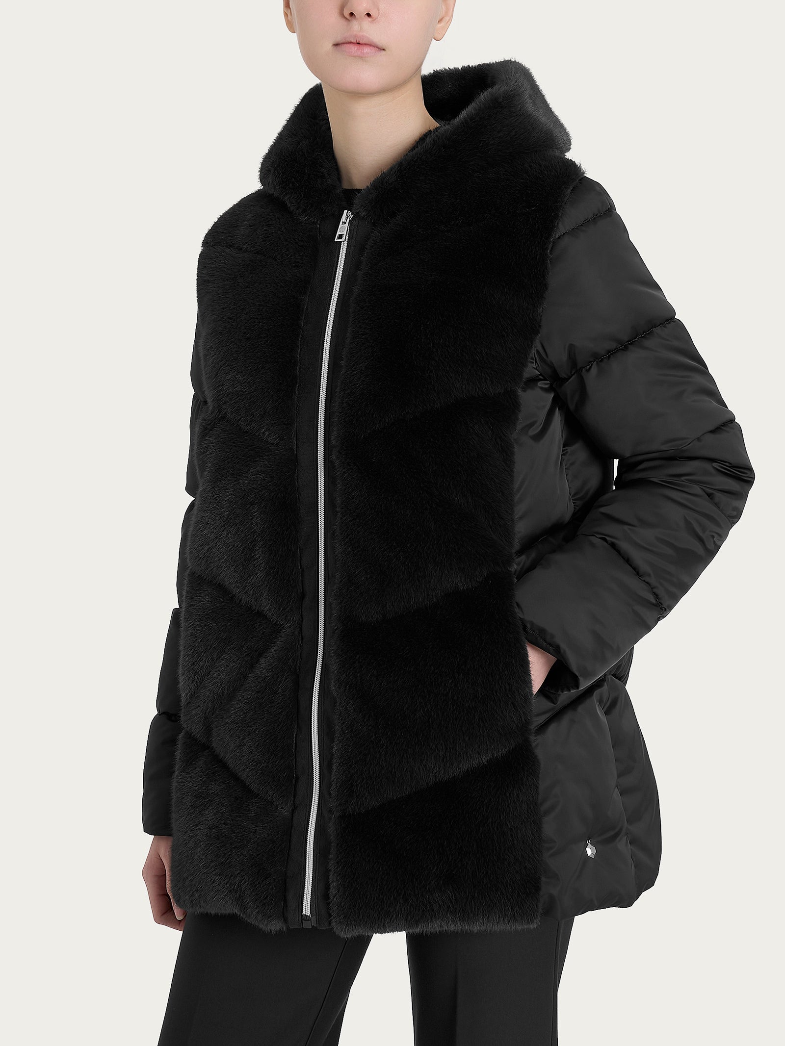 Ragno Vegan Fur piumino donna nero corto con cappuccio
