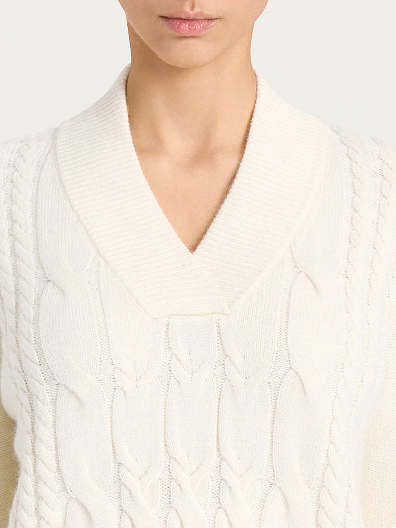 Ragno Natural Soft maglia scollo V trecce avorio
