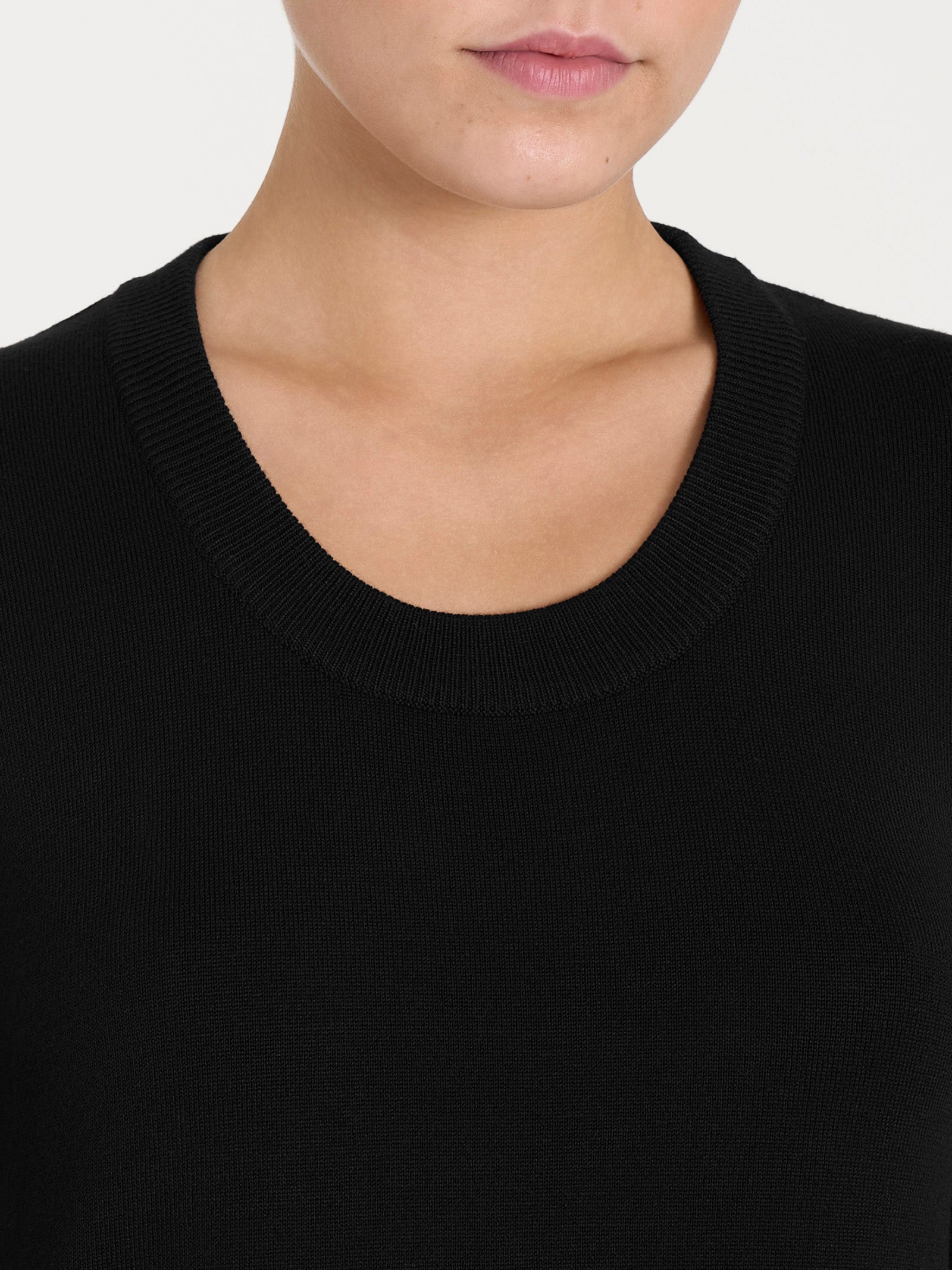 Ragno Four Seasons maglia scollo madonna donna Nero