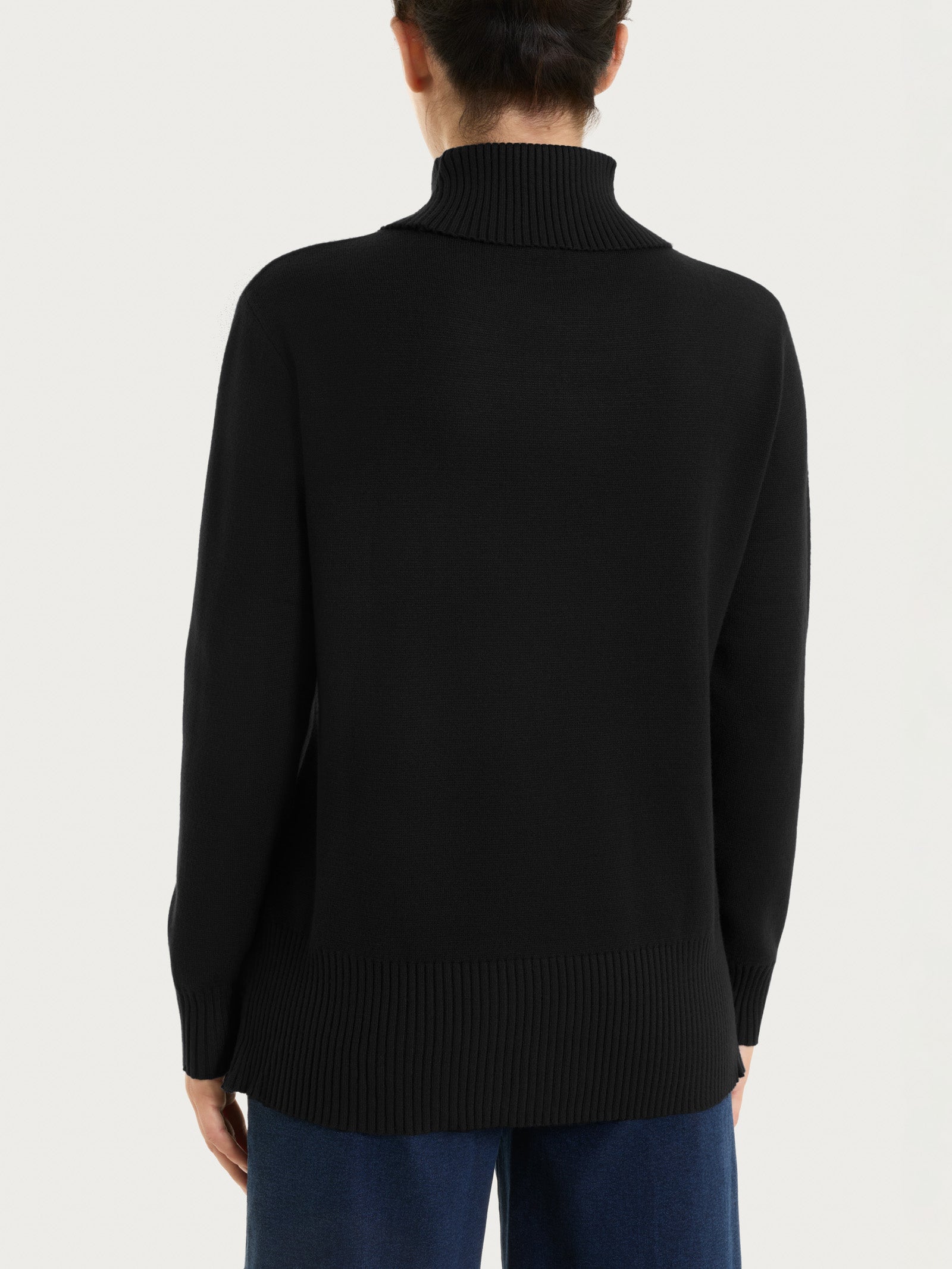 Ragno Super Soft Maglia Collo Alto con Spacco Nero in Viscosa