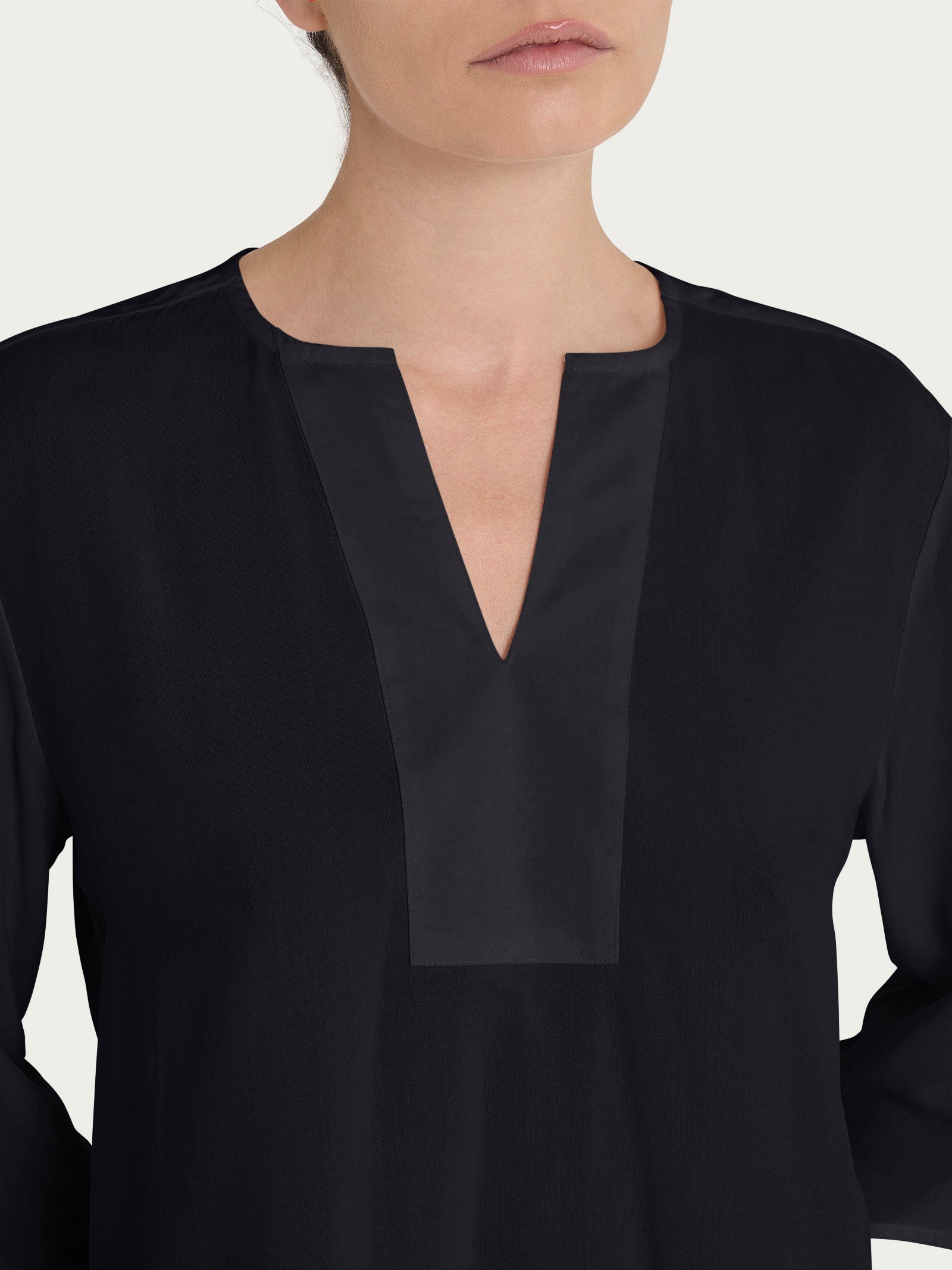 Ragno EcoSeta blusa scollo V manica 3/4 nera viscosa
