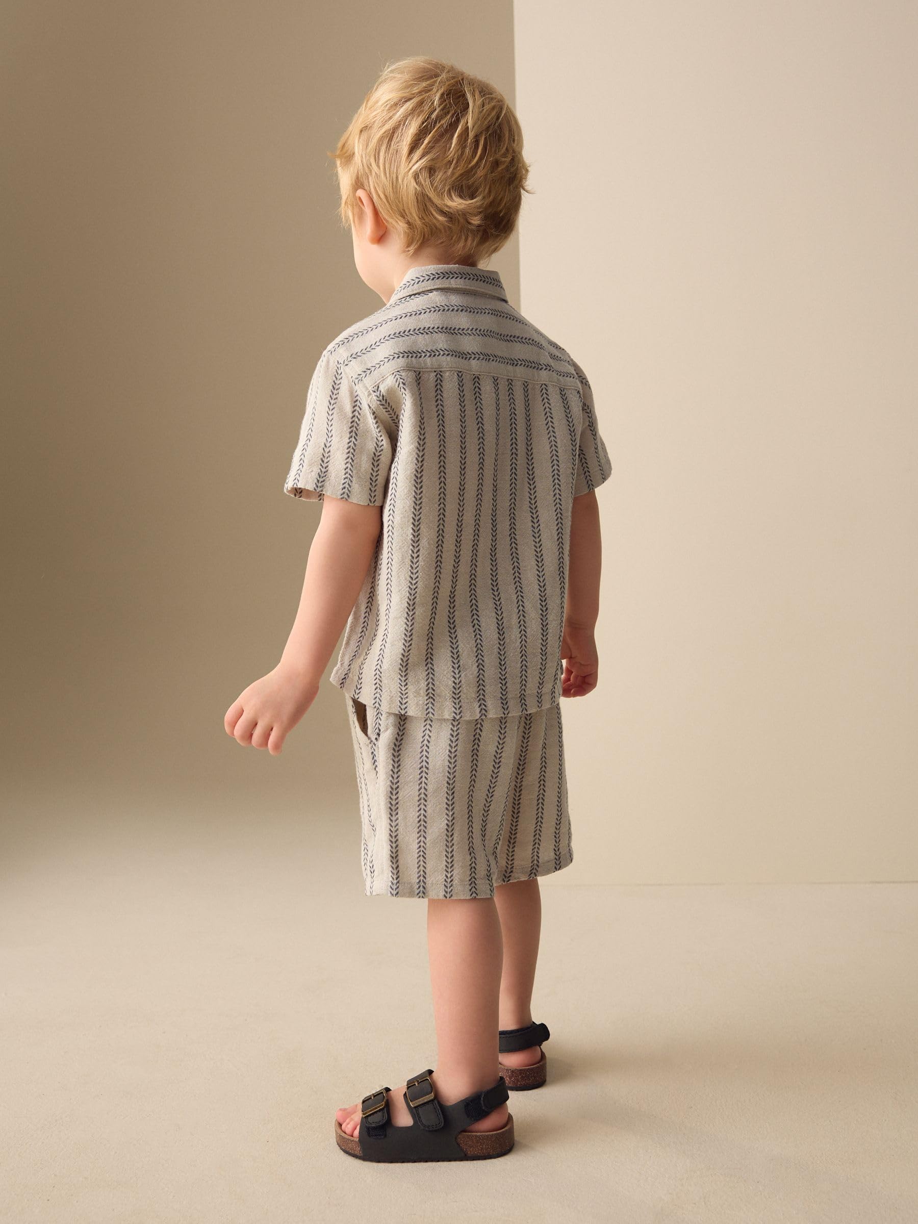 Next Completo Bambino Camicia e Shorts 104-110 Righe