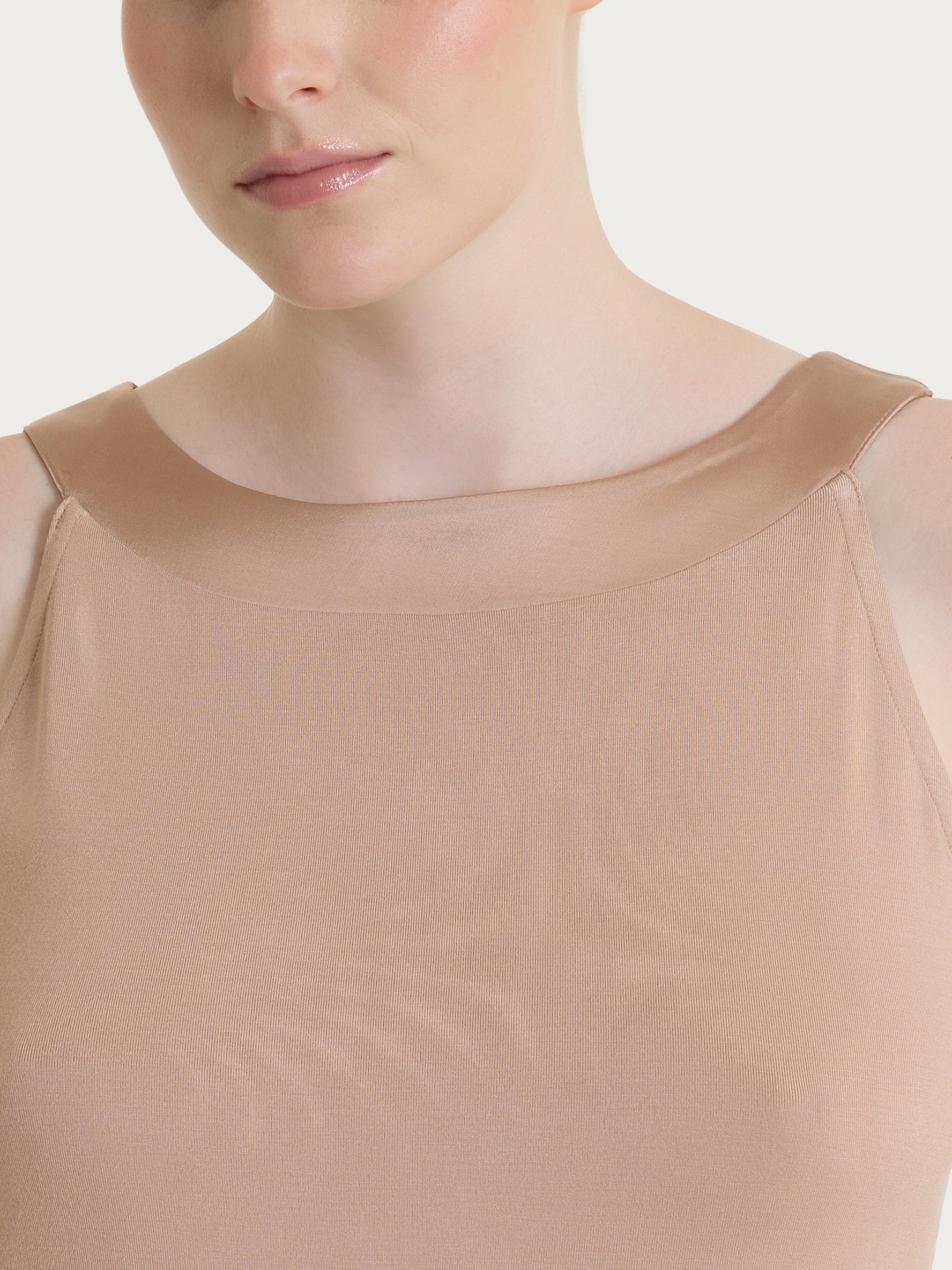 Ragno Top con collo a sviluppo circolare in Viscosa Summer taupe