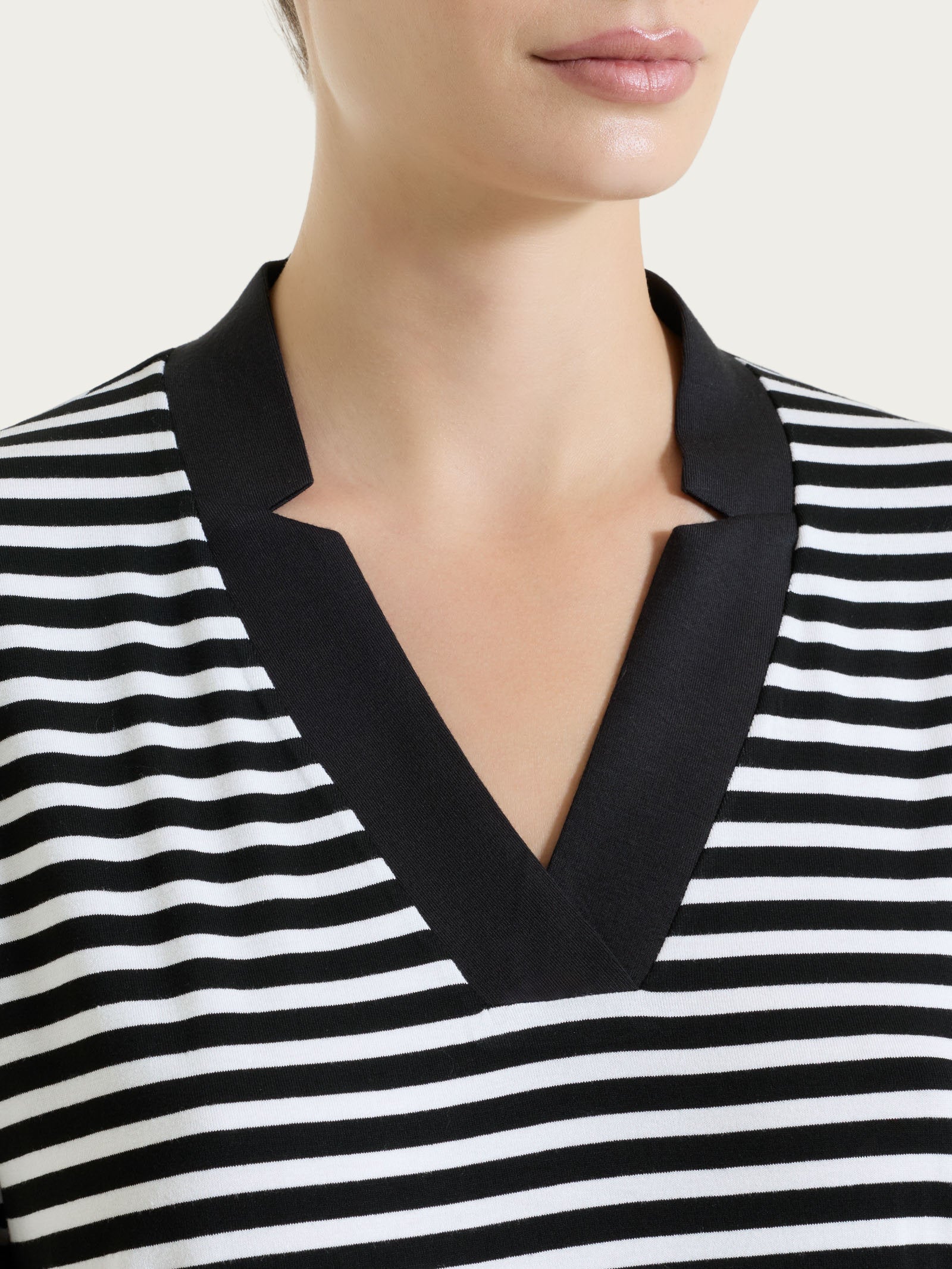 Ragno Viscosa Summer Maglietta scollo V nera righe soft