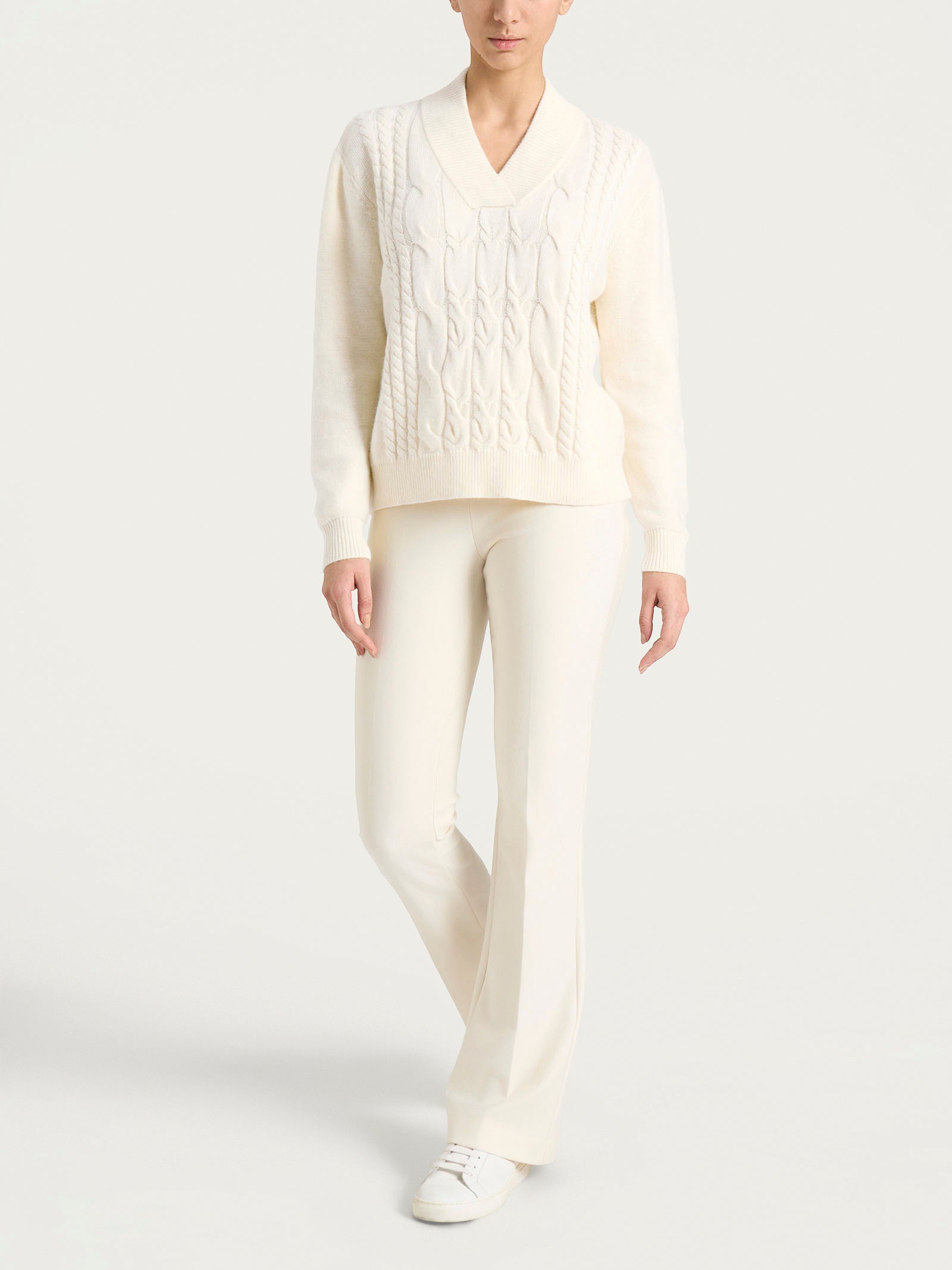 Ragno Natural Soft maglia scollo V trecce avorio