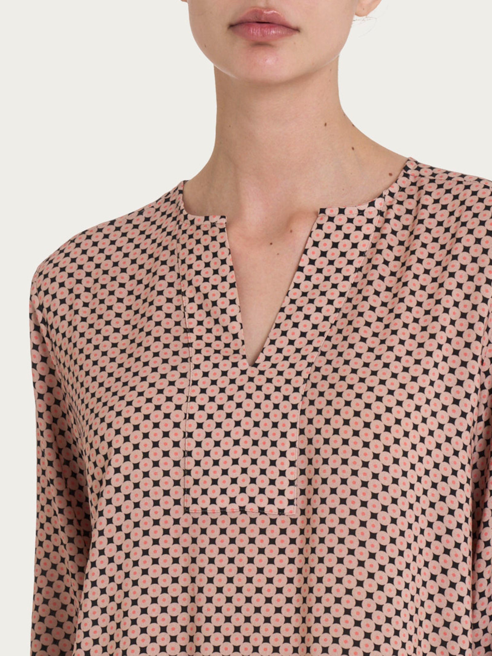 Ragno Ecoseta blusa scollo V micro fantasia Nero