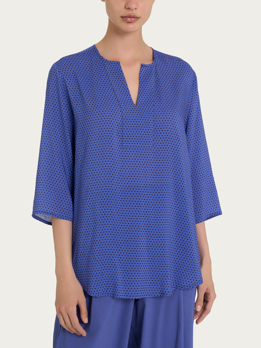 Ragno EcoSeta Blusa Scollo a V Dazzling Blue fantasia esagoni