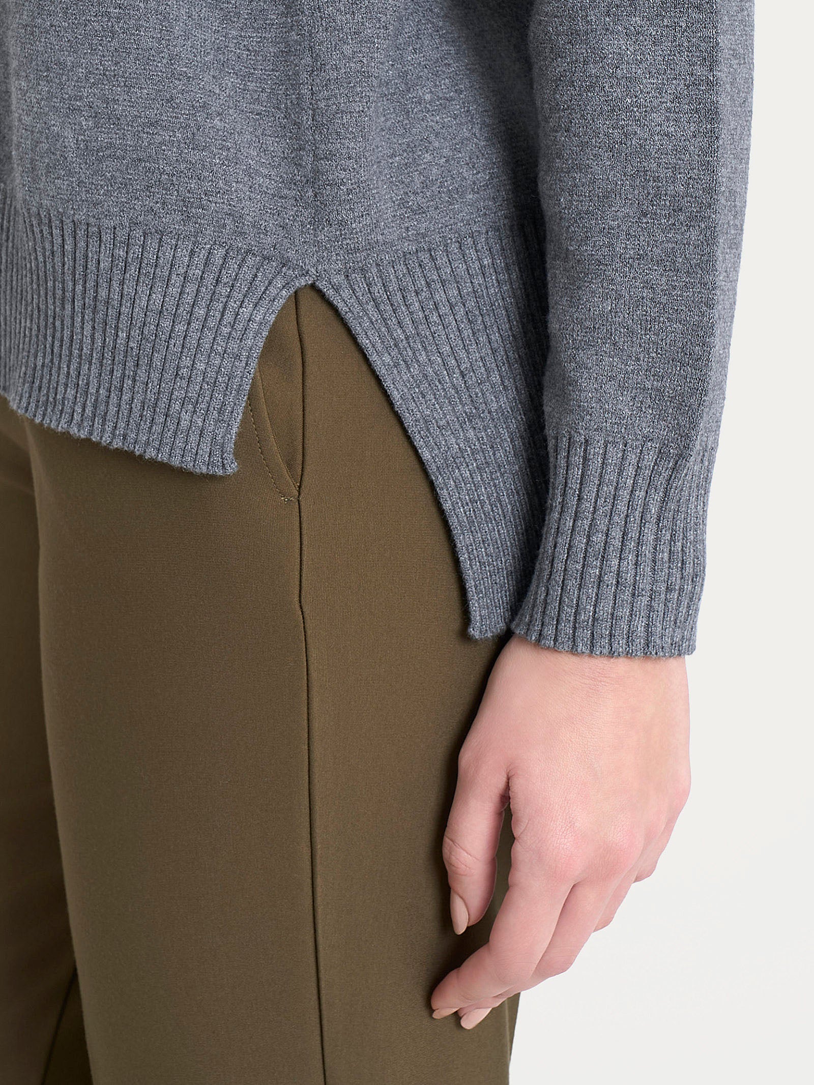 Ragno Super Soft Maglia Scollo V Donna Asimmetrica Ferro