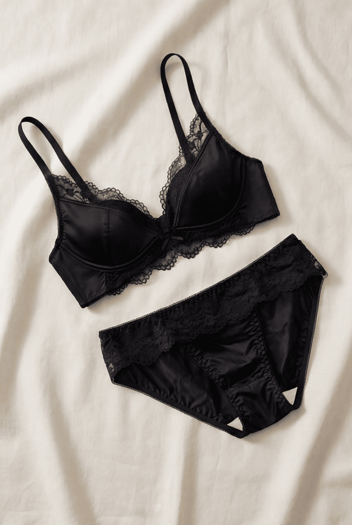 Maria Grazia Severi Midnight completo intimo nero raso e pizzo senza ferretto