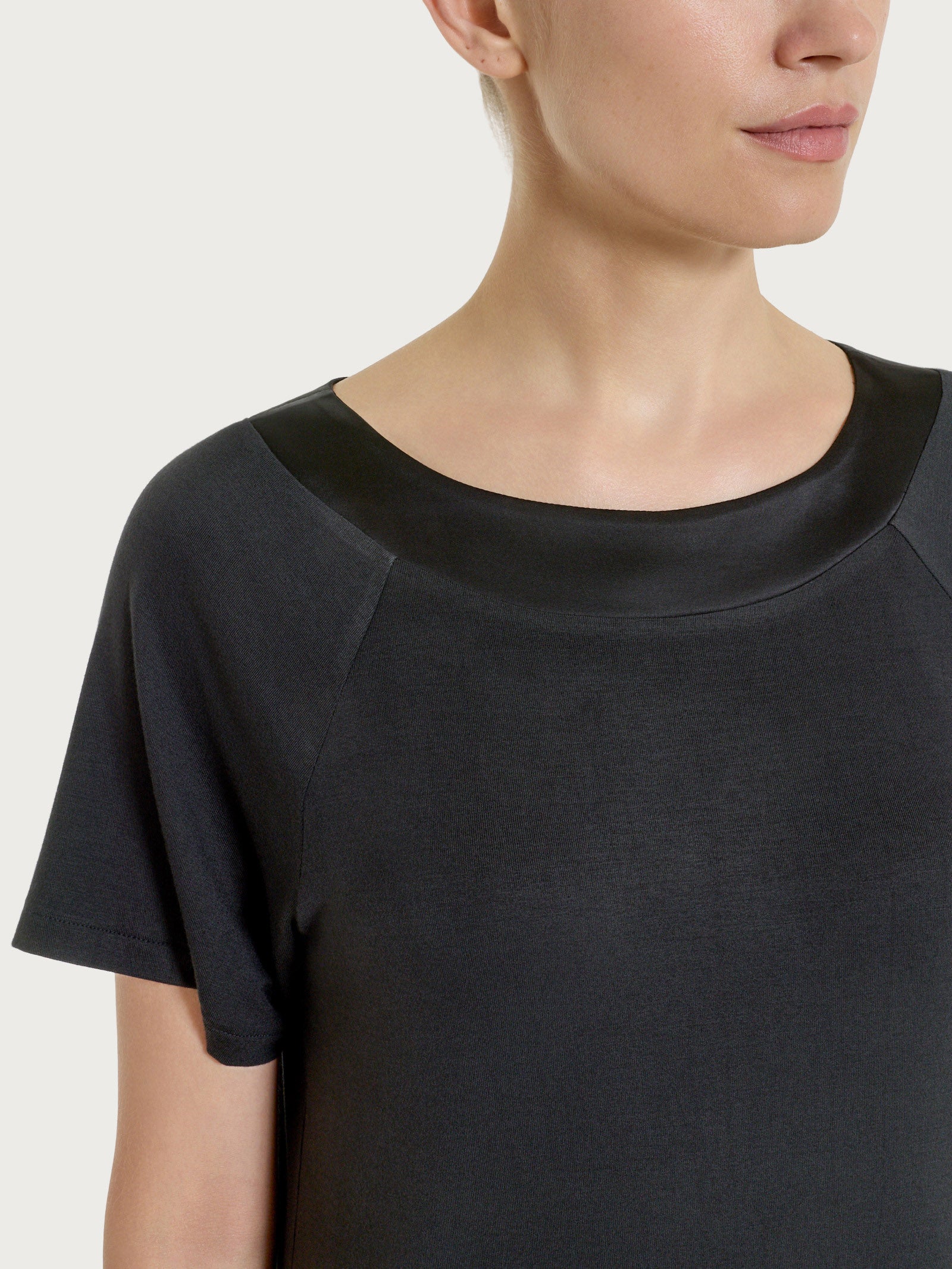 Ragno Viscosa Summer maglietta donna nero collo circolare
