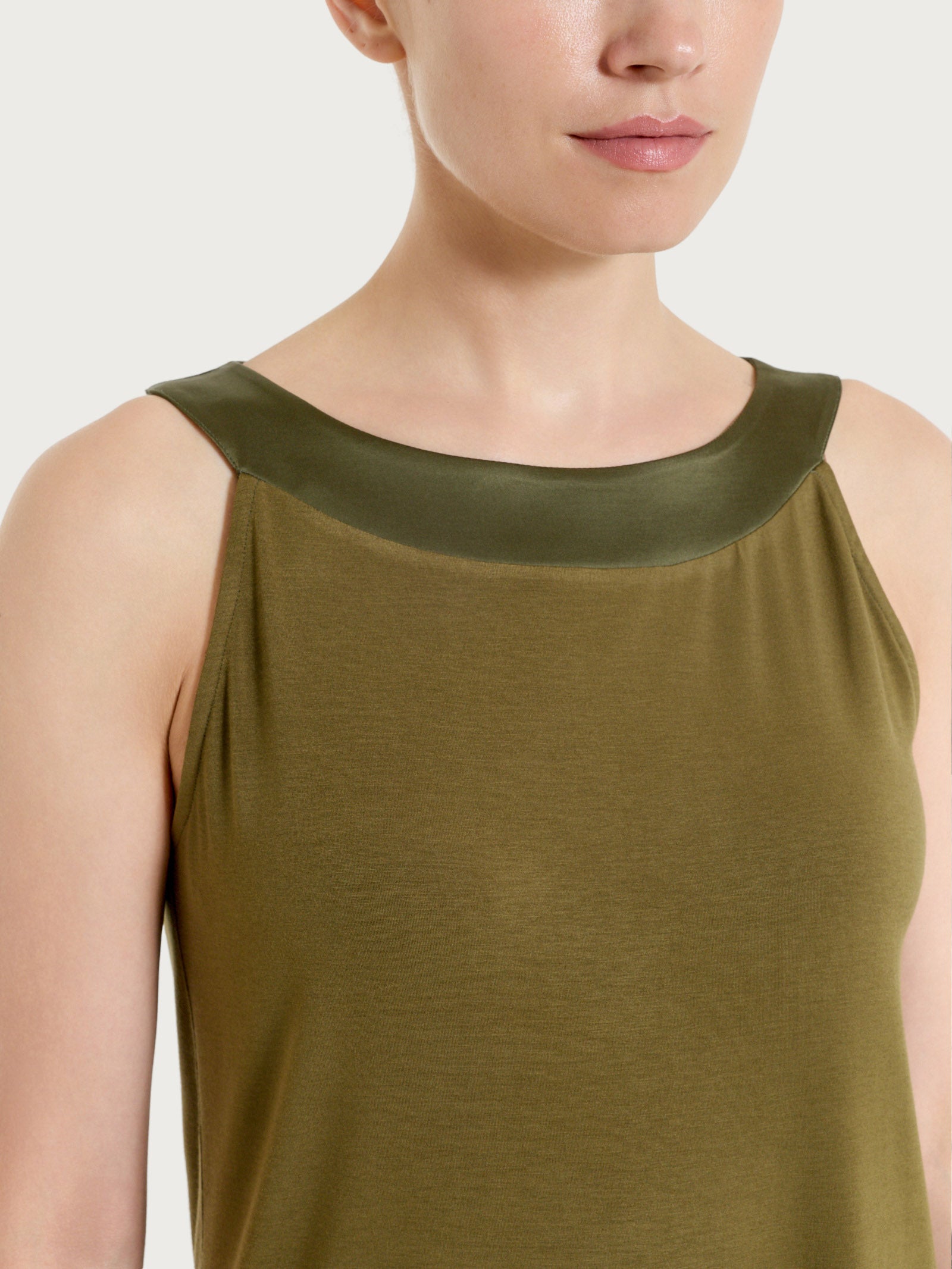 Ragno Viscosa Summer top spalla larga viscosa verde raso