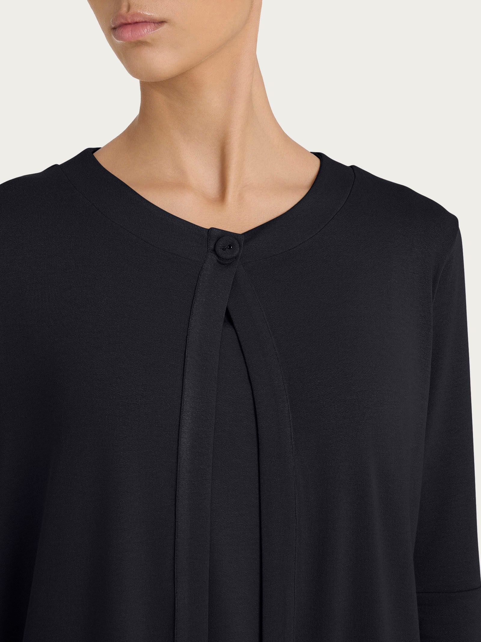 Ragno crêpe cardigan corto nero manica 3/4