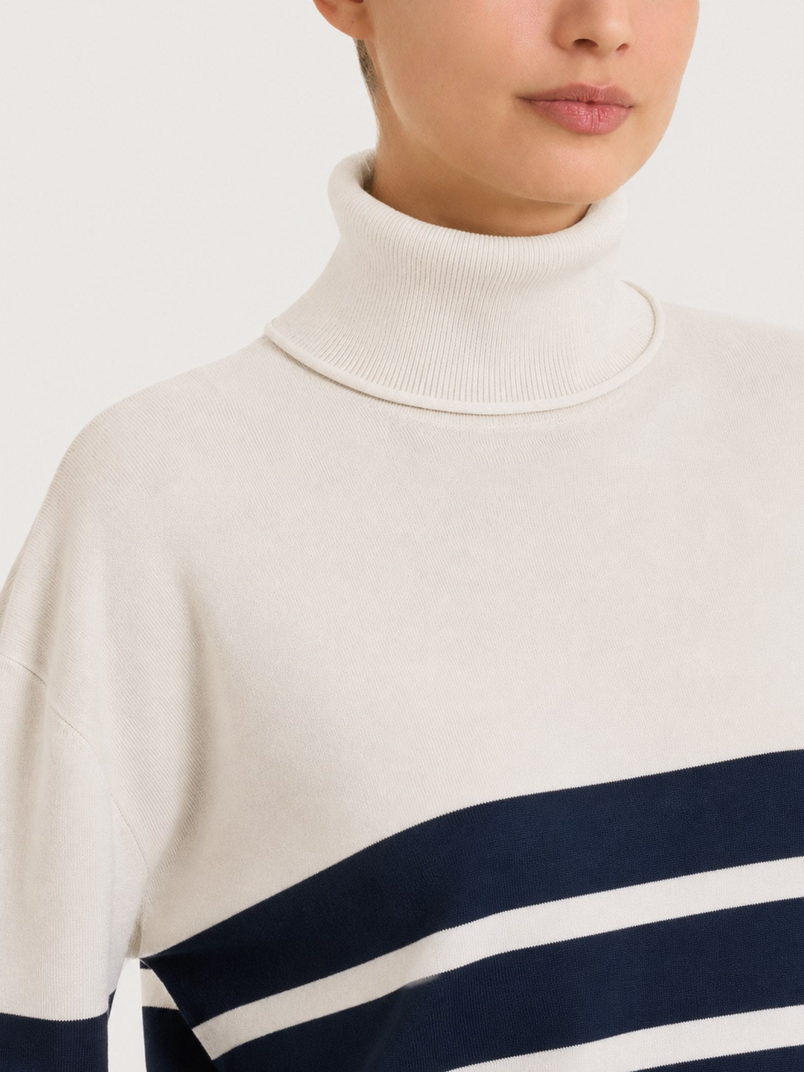 Ragno Four Seasons Dolcevita con righe piazzate maglia avorio