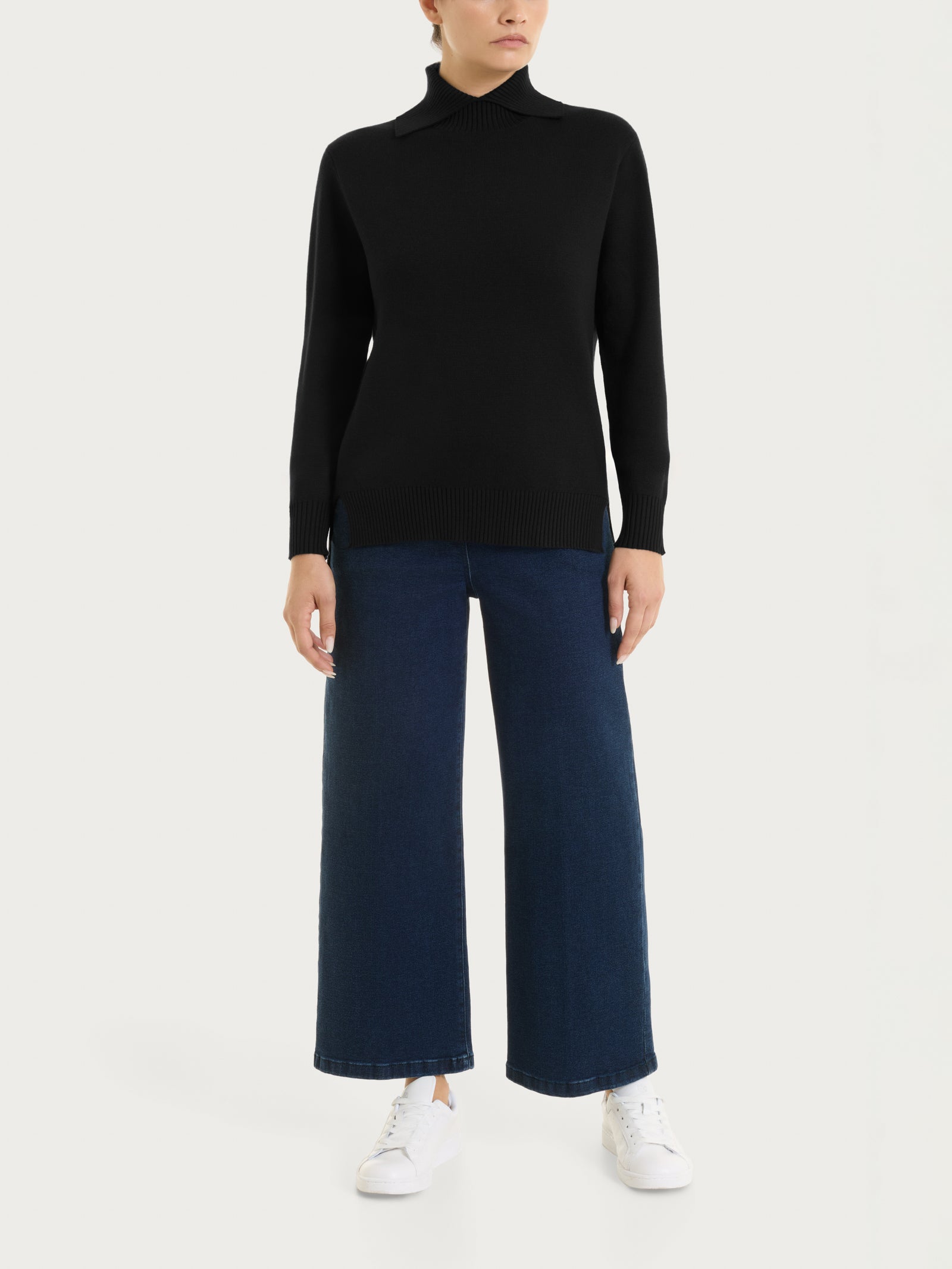 Ragno Super Soft Maglia Collo Alto con Spacco Nero in Viscosa