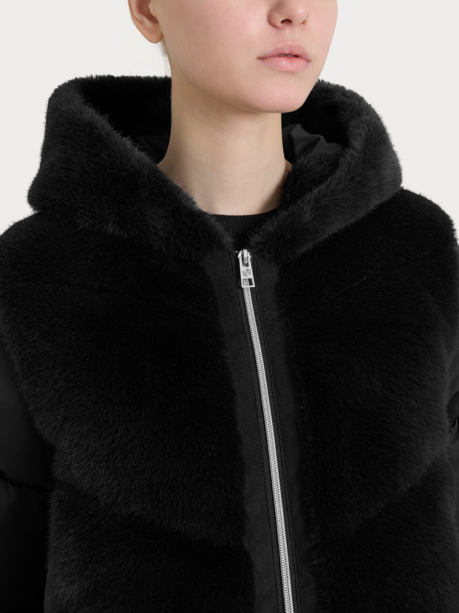 Ragno Vegan Fur piumino donna nero corto con cappuccio
