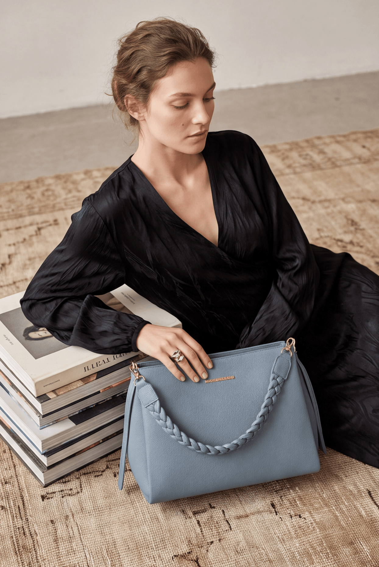 Maria Grazia Severi borsa tracolla pelle martellata manico intrecciato