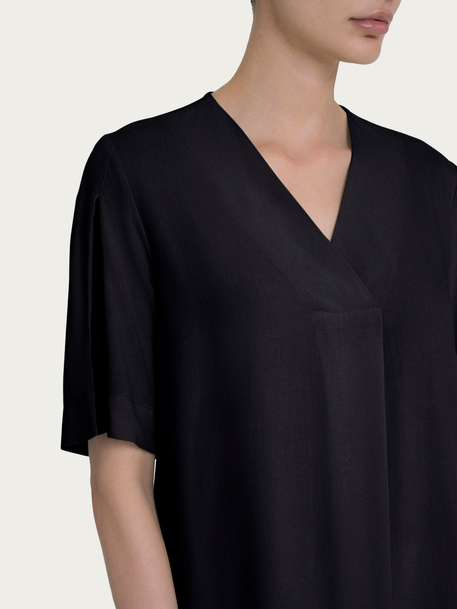 Ragno Gem Blusa Scollo V Nero manica petalo viscosa