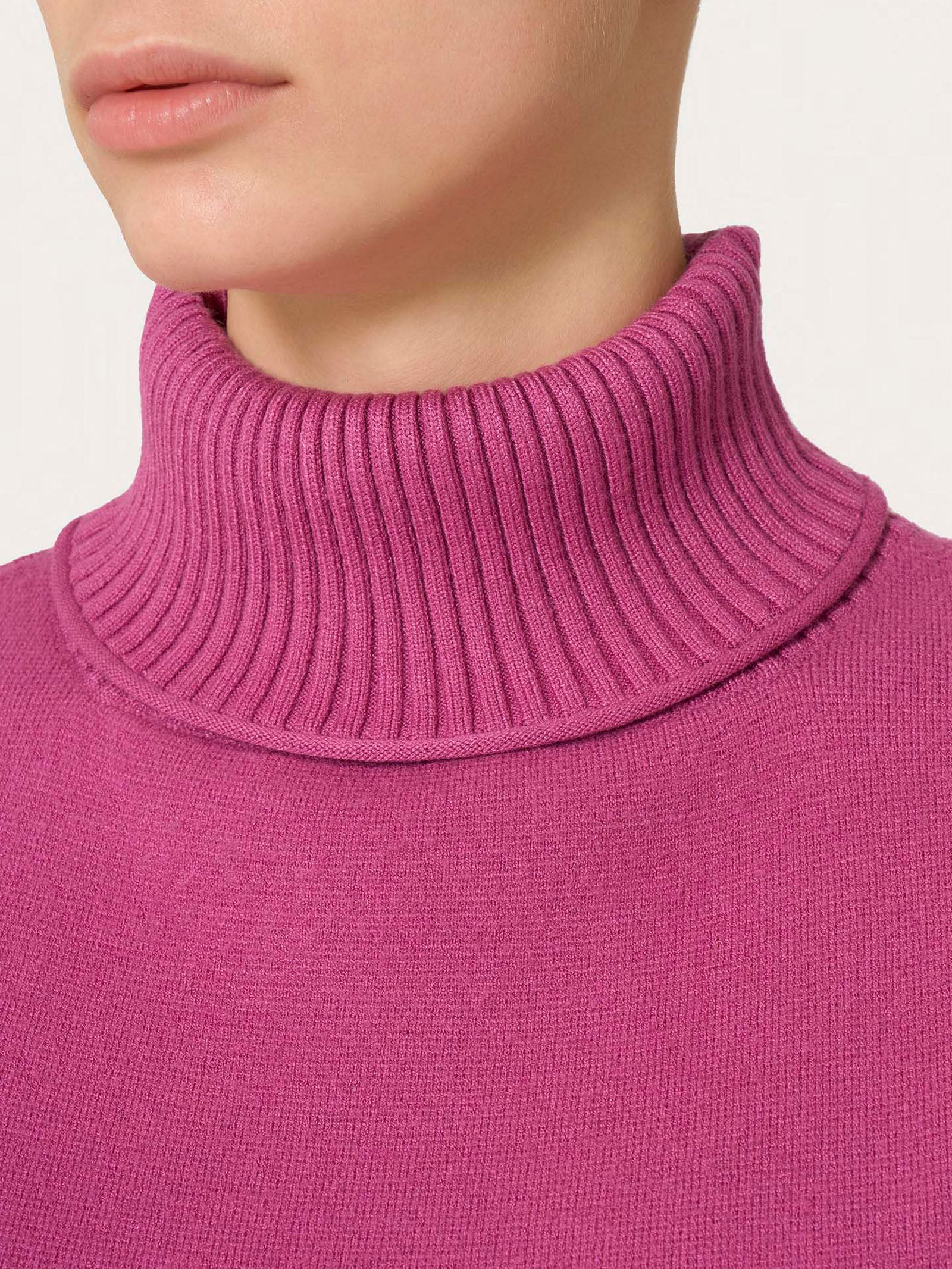 Ragno Super Soft maglia dolcevita asimmetrica rosa calda
