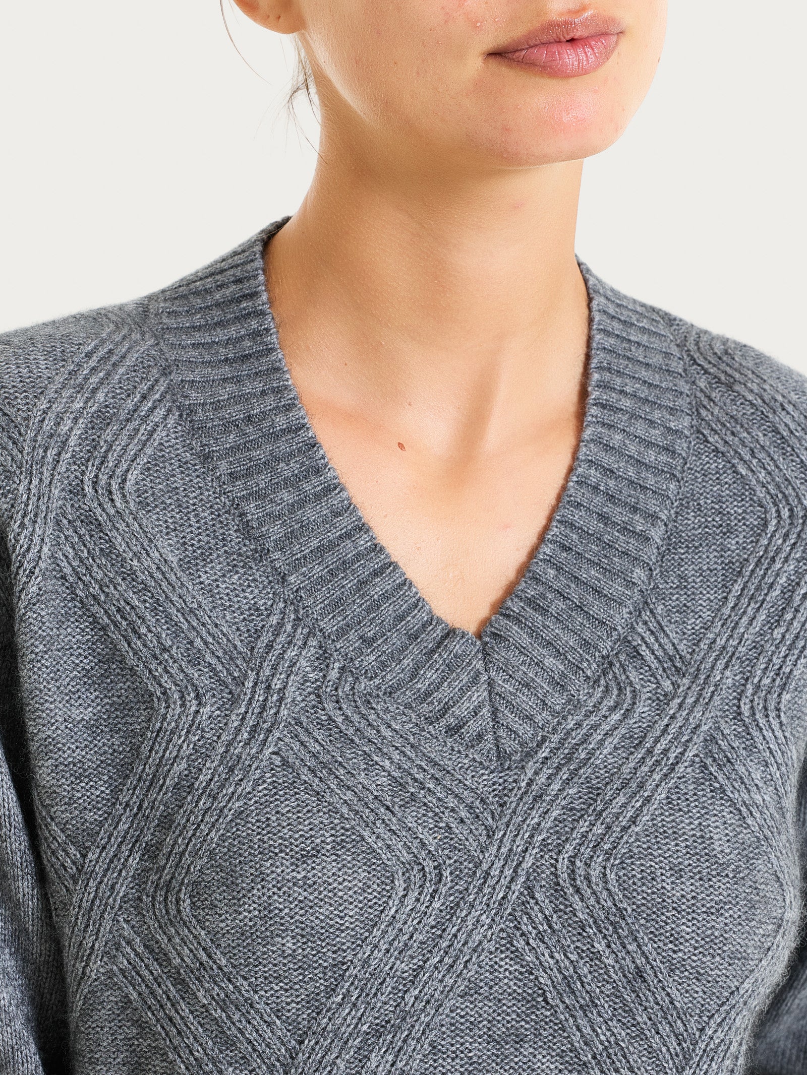 Ragno Natural Soft maglia scollo V donna Ferro Mel trecce