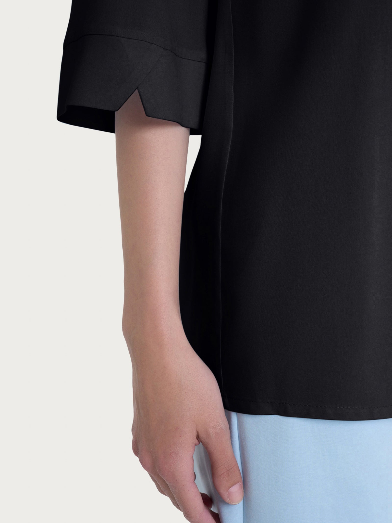 Ragno EcoSeta blusa scollo V manica 3/4 nera fluida