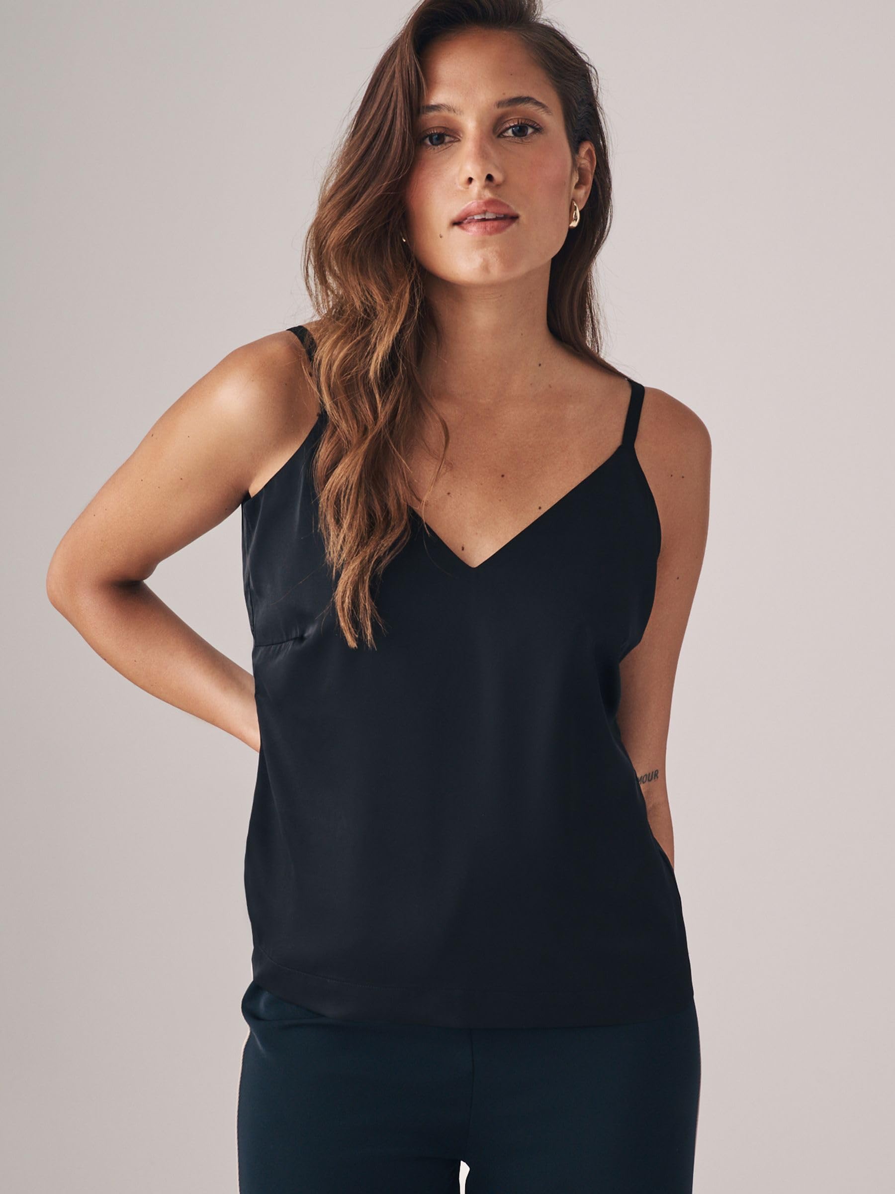 Geo Next The Set 2 top satin scollo a V nero mora