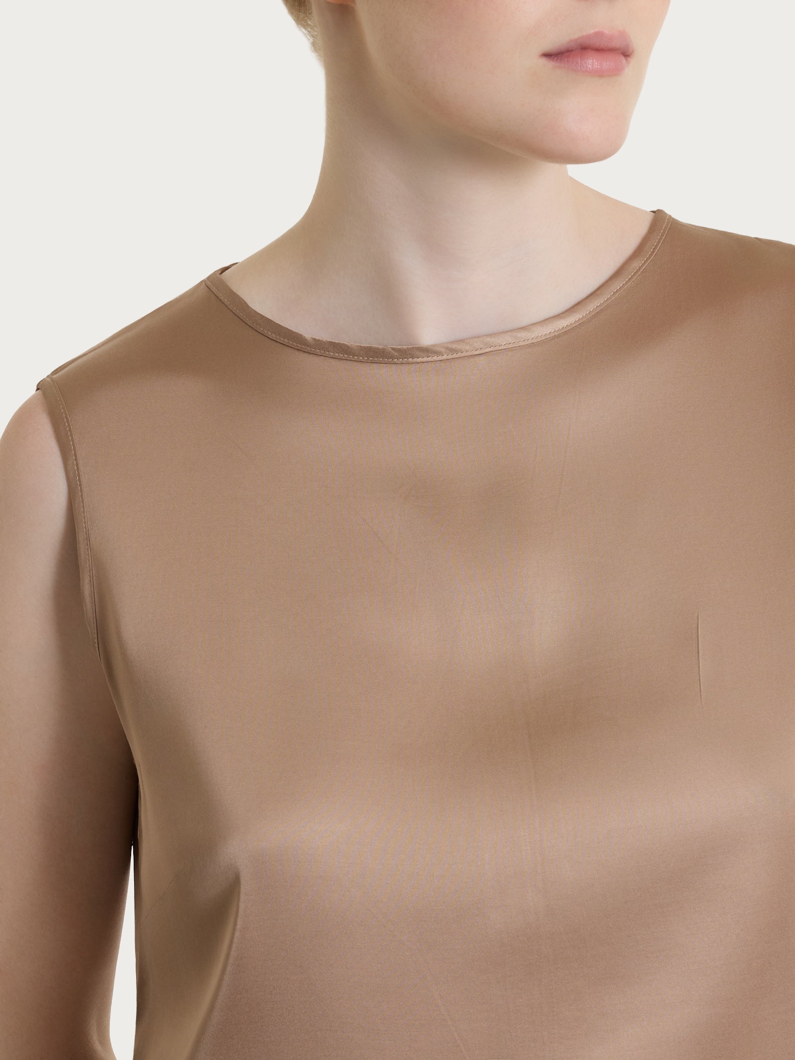 Ragno Stretch Satin Top Spalla Larga Warm Taupe fluido