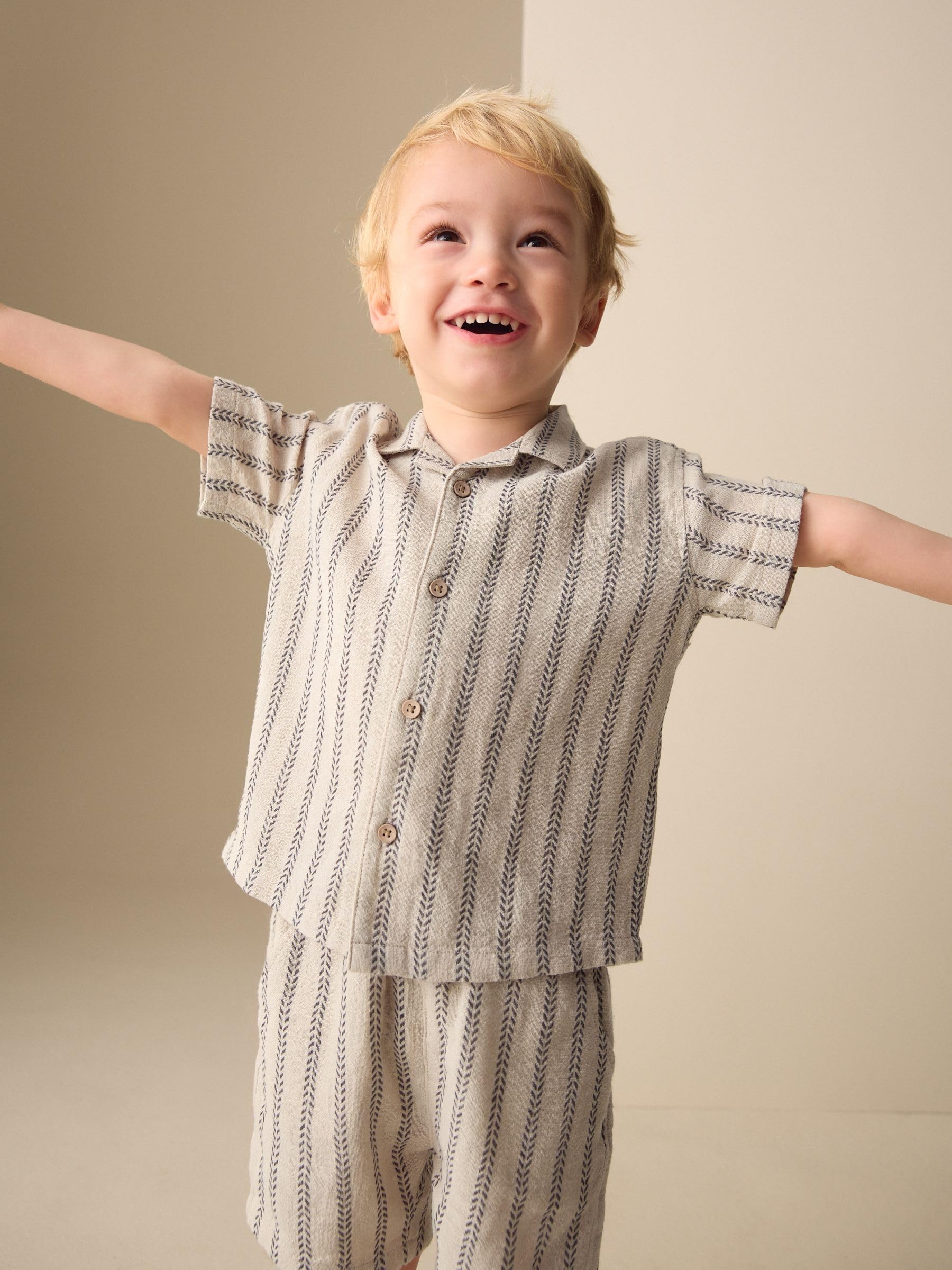 Next Completo Bambino Camicia e Shorts 104-110 Righe