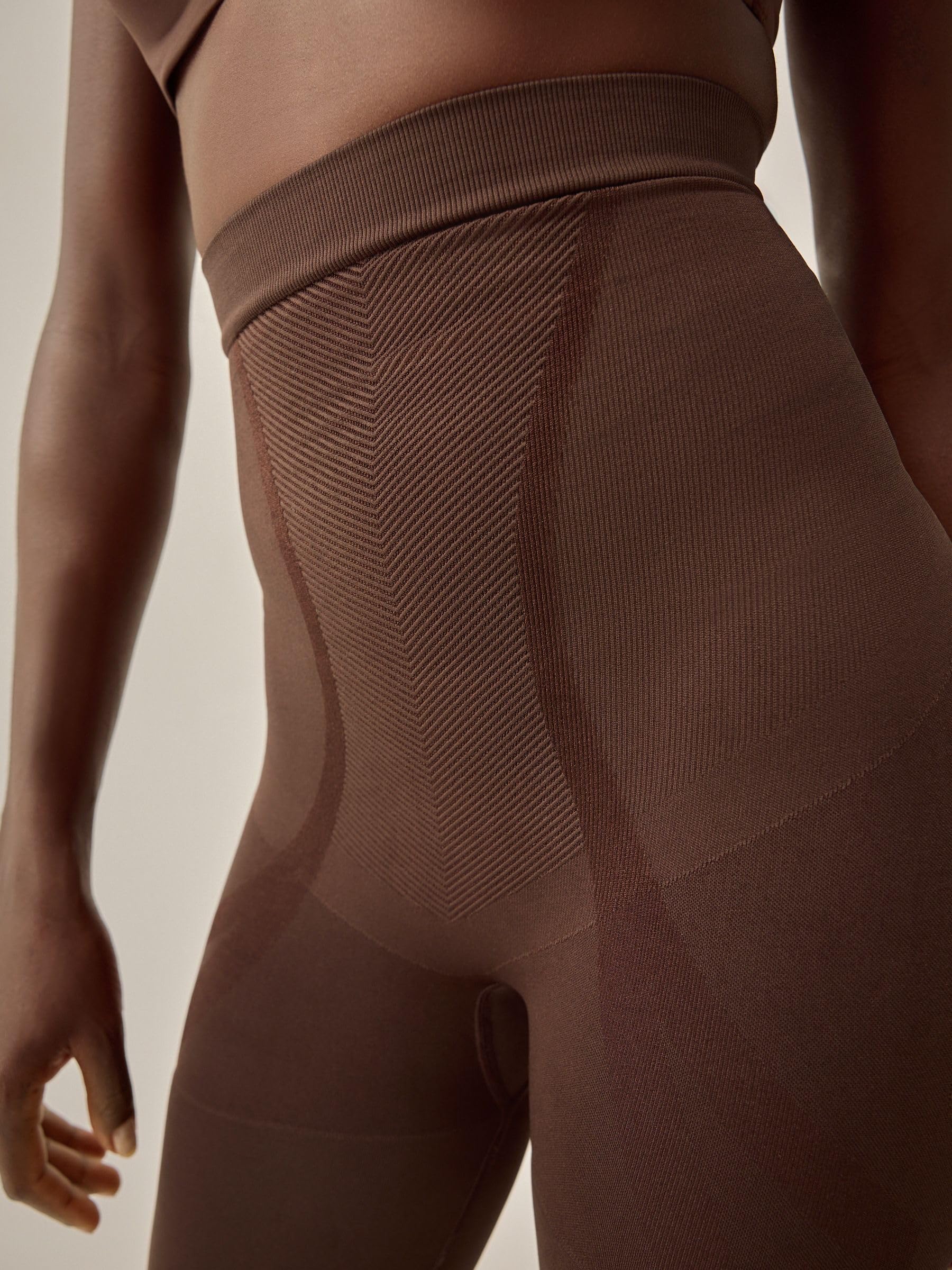 Next slip modellante senza cuciture shorts 8-10 chocolate nude