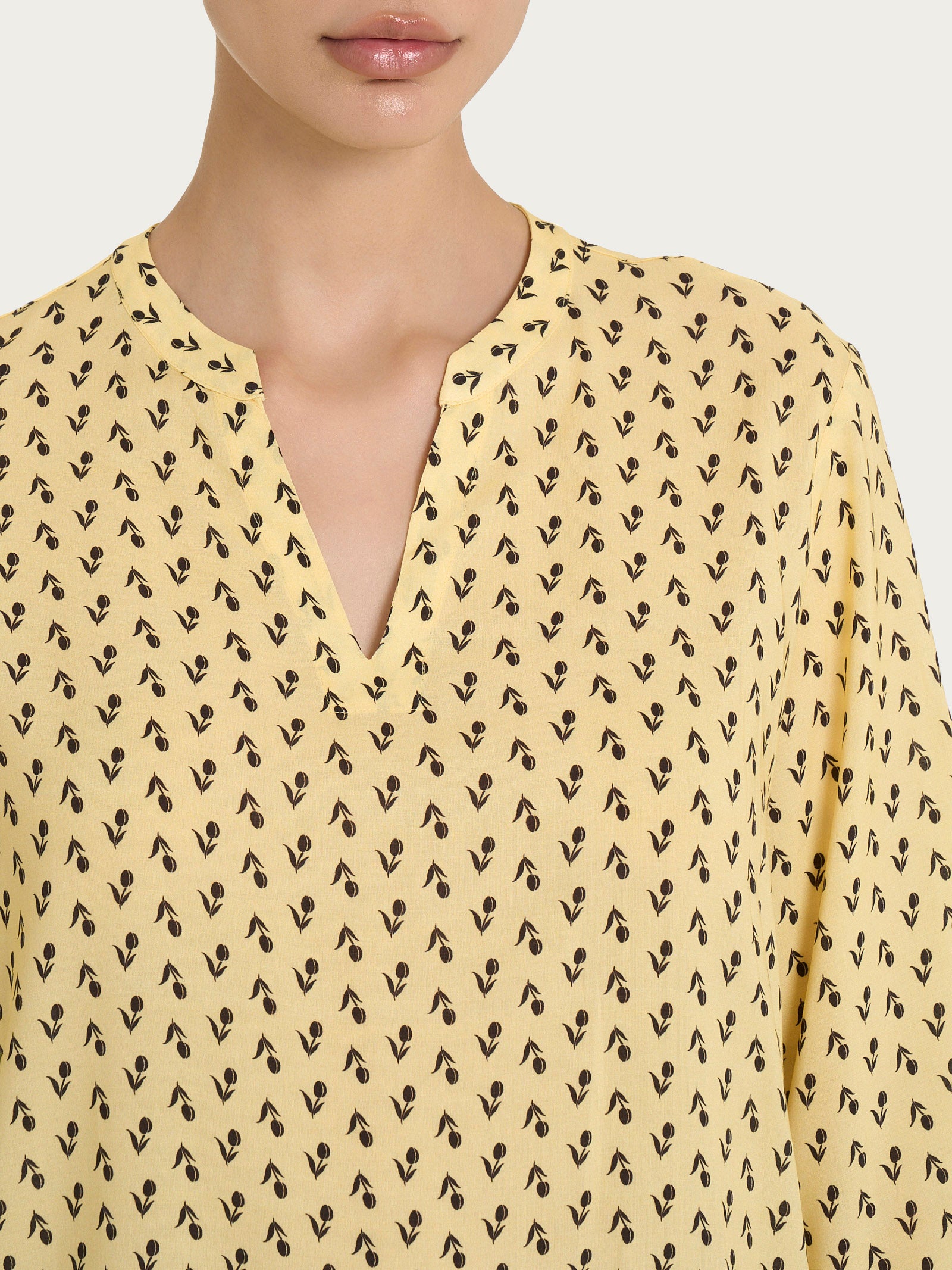 Ragno EcoSeta Blusa scollo V Fant. Pale Banana viscosa