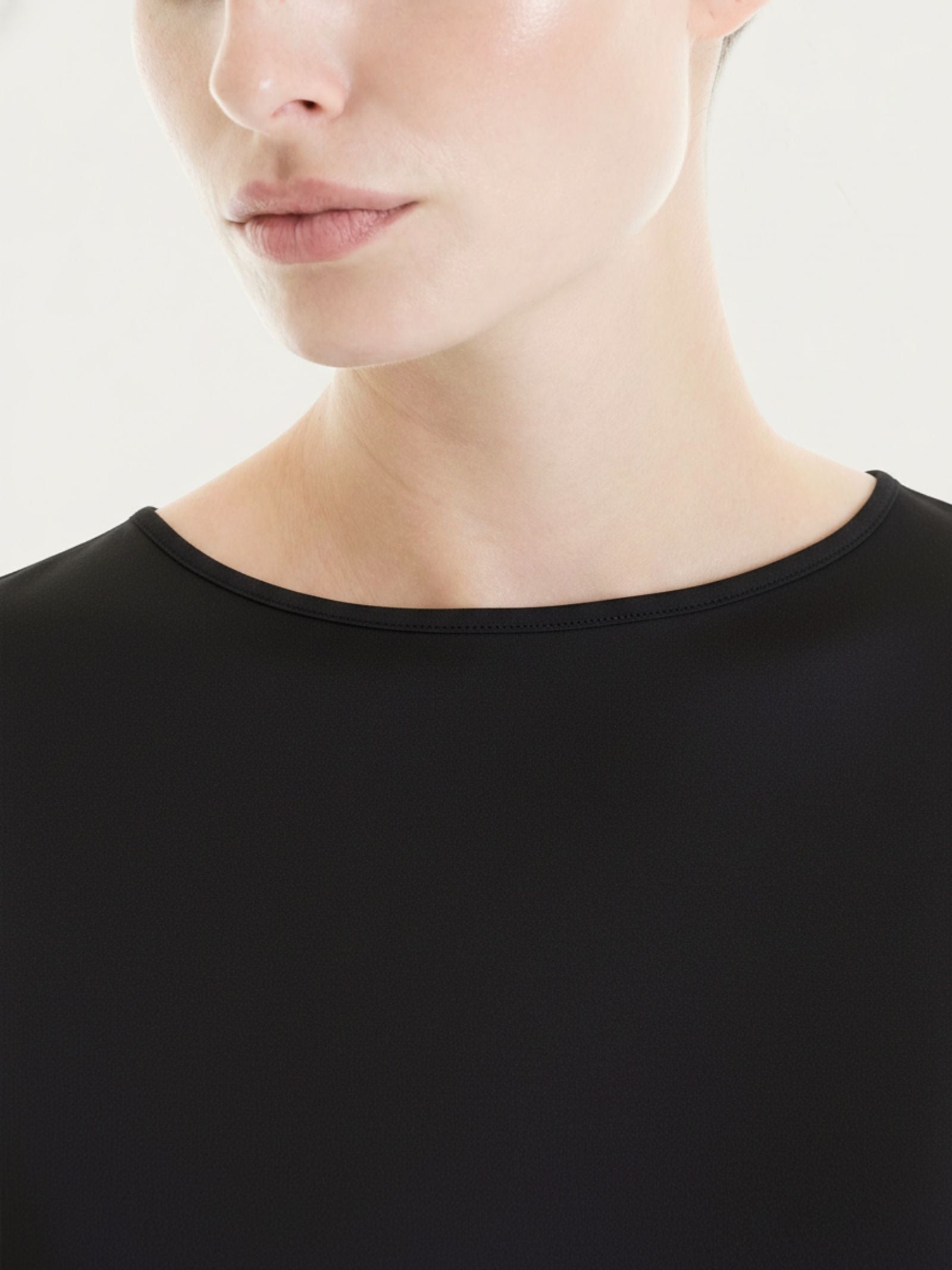 Ragno Stretch Satin Top Spalla Larga Nero viscosa elasticizzata