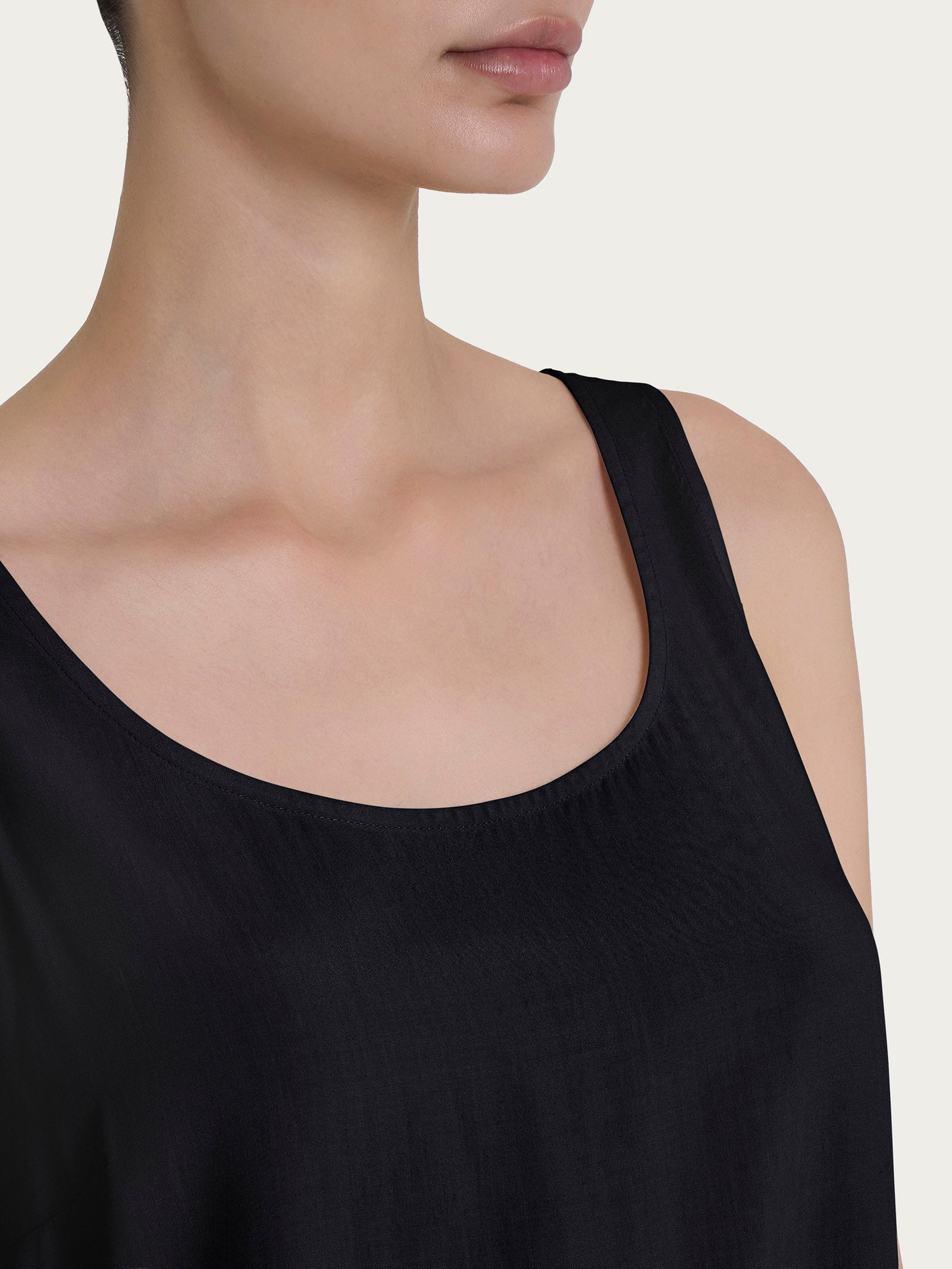 Ragno EcoSeta top smanicato spalla larga Nero